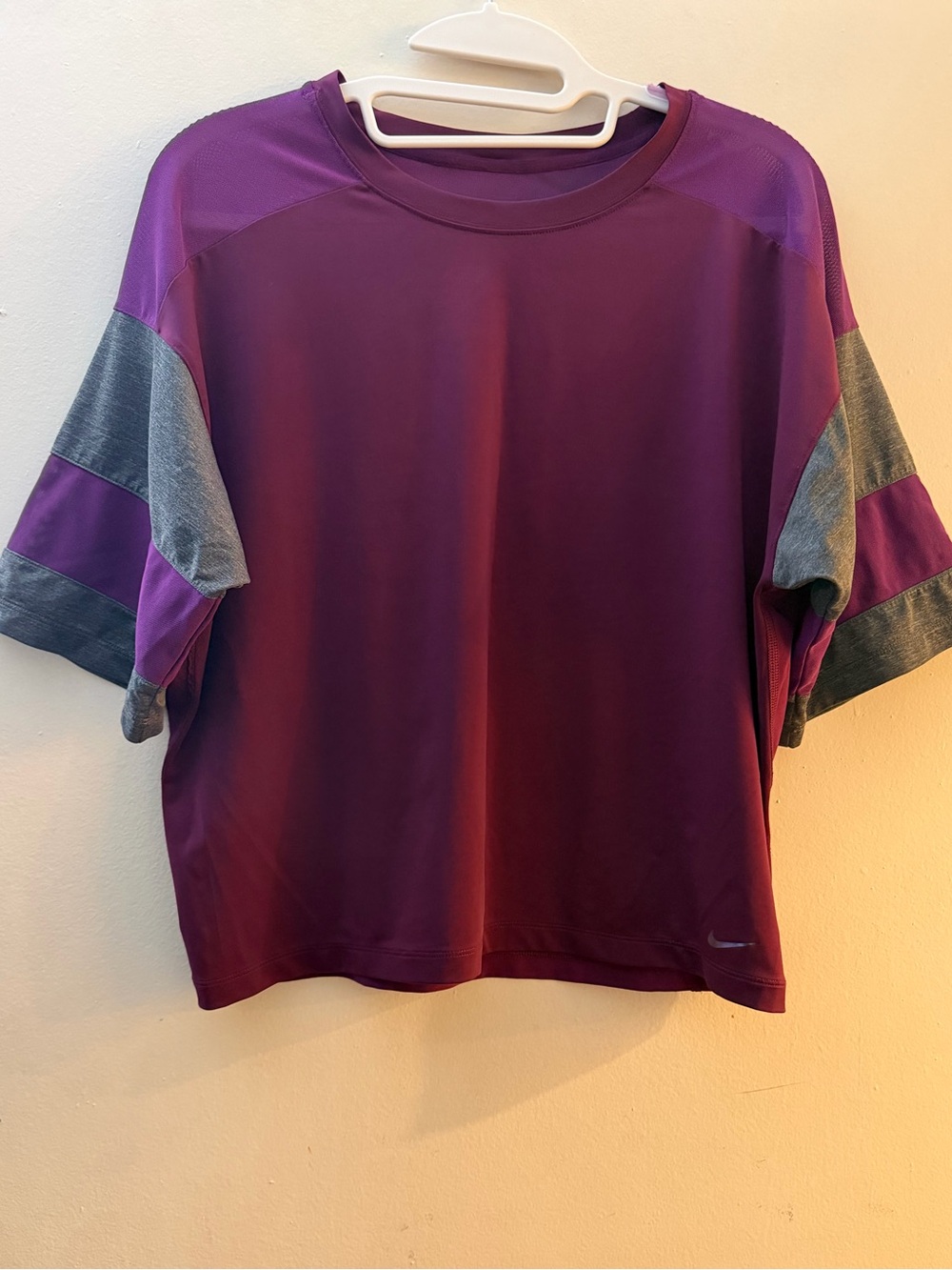 Nike Dri-FIT Women’s Purple Colorblock Short Sleeve Athletic Top Size Medium